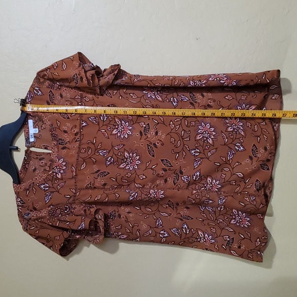 Womens large, flowy short sleeve blouse - Picture 6 of 6